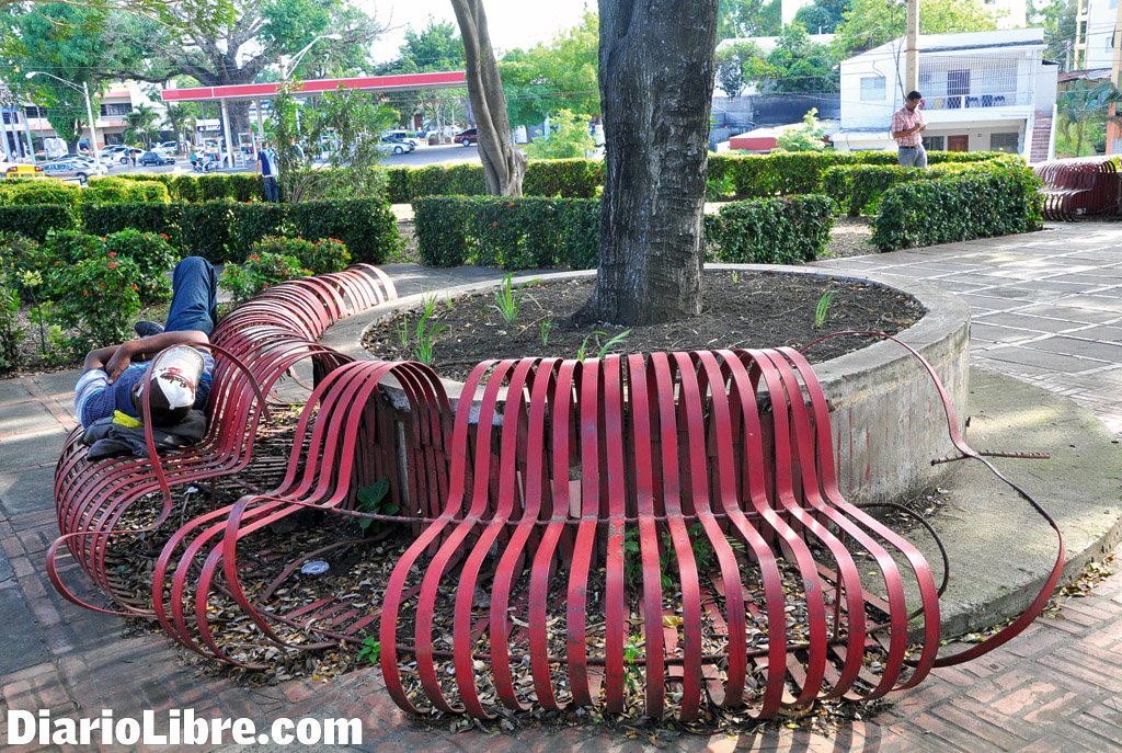 Parque Imbert de Santiago, sin dolientes; el lunes harán actos